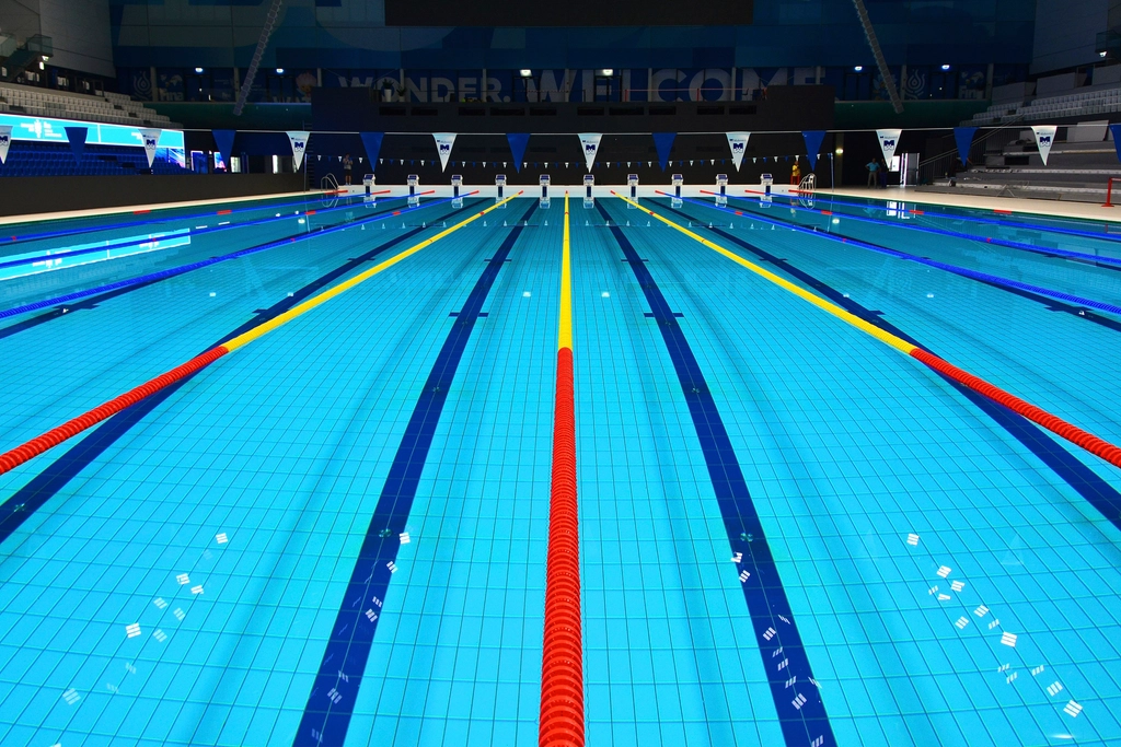 Free Olympic swimming pool photo